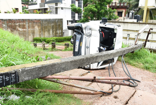 	electric pole.jpg